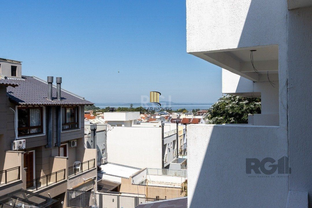 Casa 3 dormitórios no bairro Guarujá