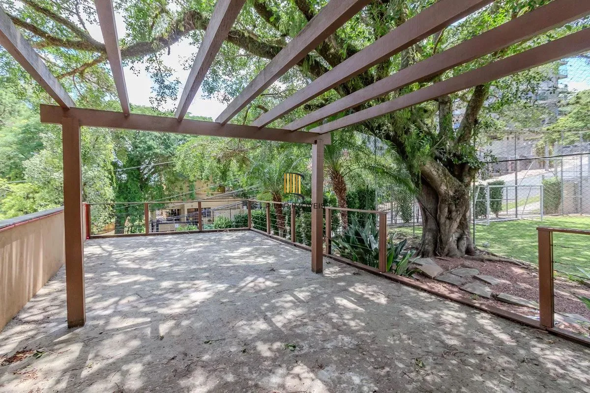 Apartamento com 3 dormitórios, 2 vagas e 231.61m² - Bairro Menino Deus