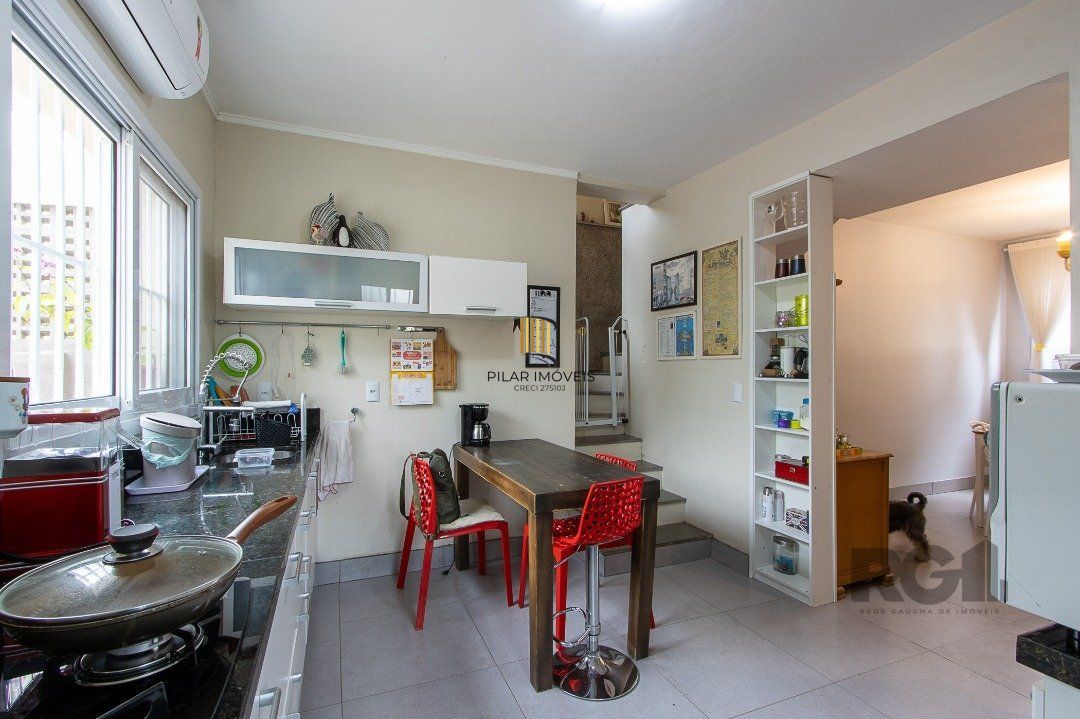 Casa para Venda - 132.55m², 3 dormitórios, sendo 1 suite, 5 vagas - Teresópolis