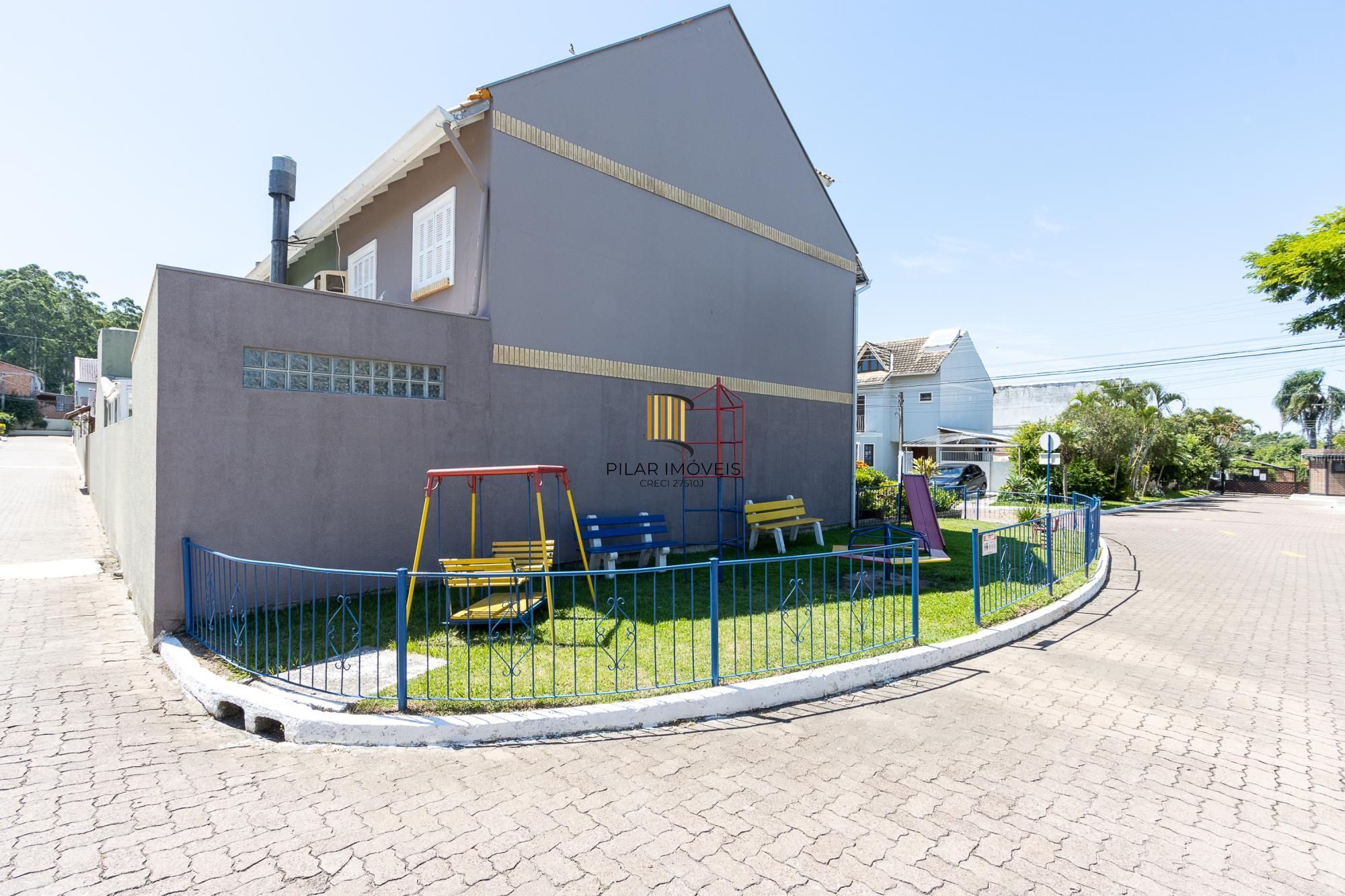 Casa 3 dormitórios no bairro Guarujá