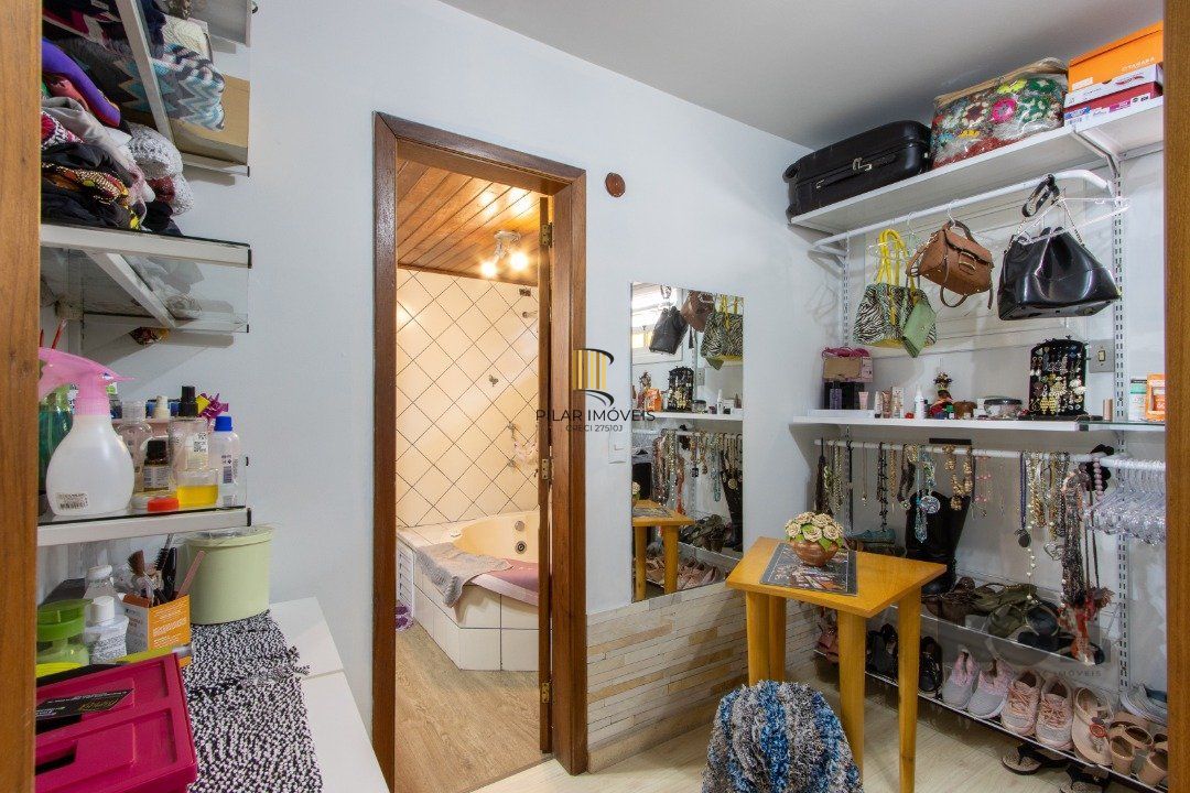 Casa 4 dormitórios no bairro Ipanema