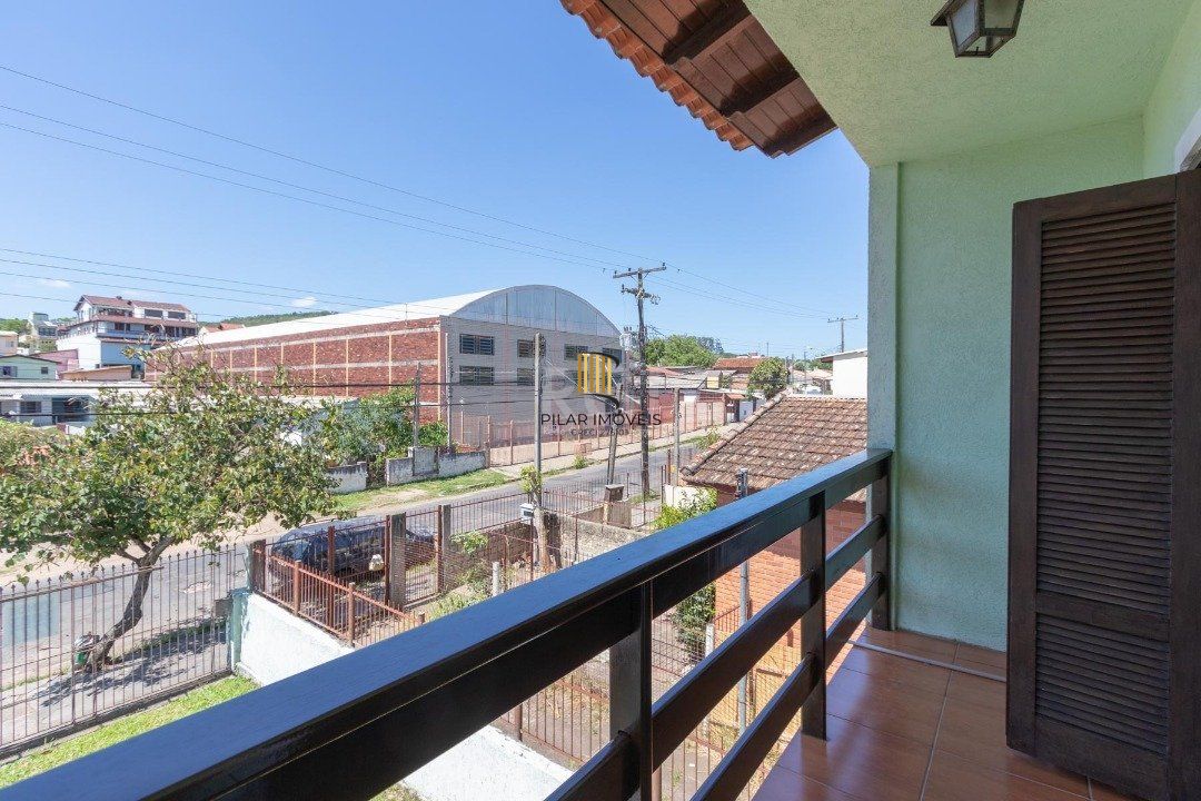 Sobrado para Venda - 356.93m², 4 dormitórios, sendo 2 suites, 4 vagas - Tristeza