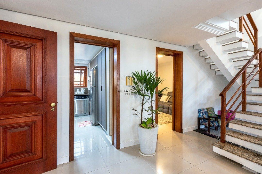 Casa para Venda - 293.76m², 3 dormitórios, sendo 1 suites, 6 vagas - Guarujá