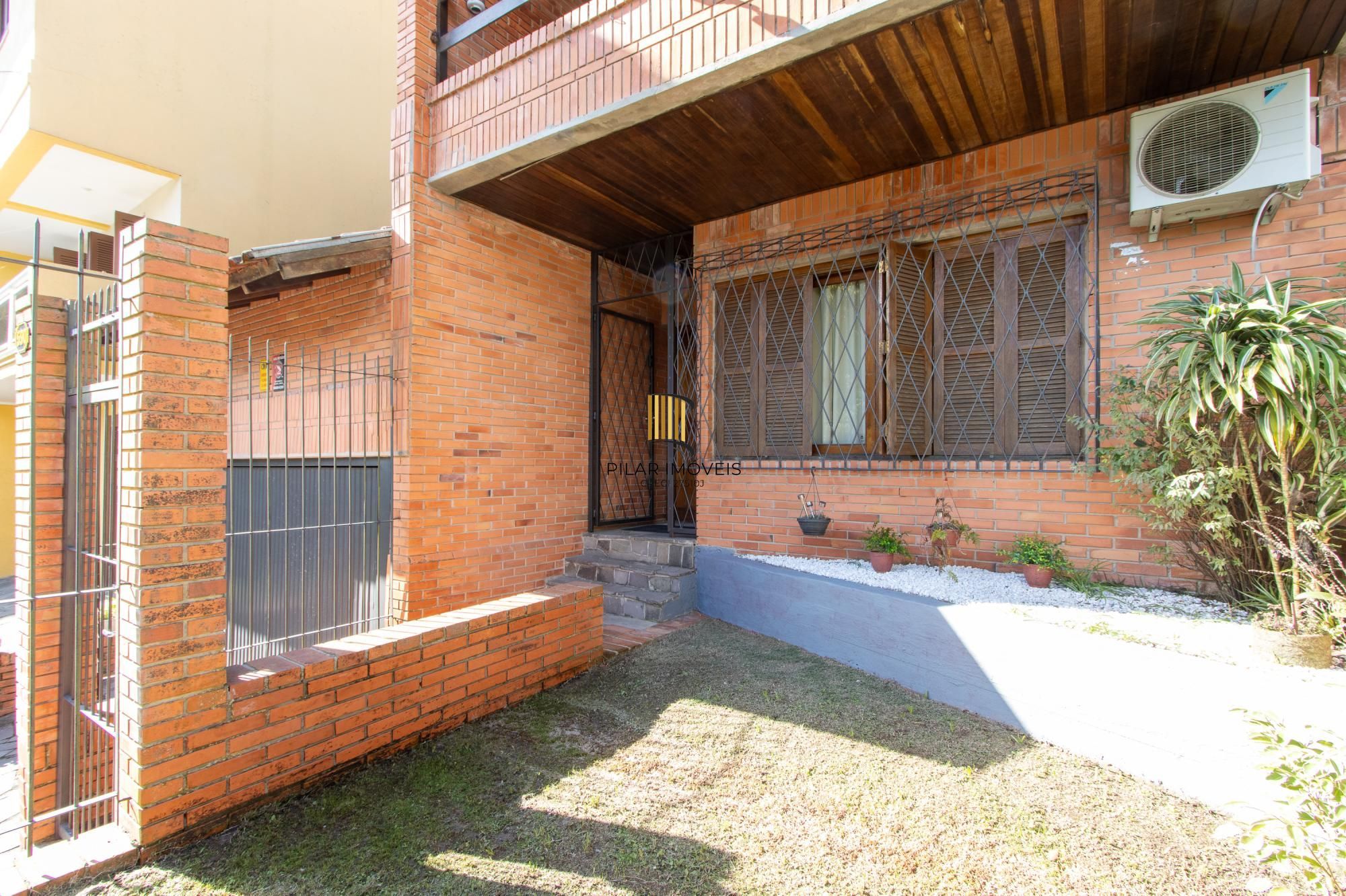 Casa 5 dormitórios no bairro Teresópolis