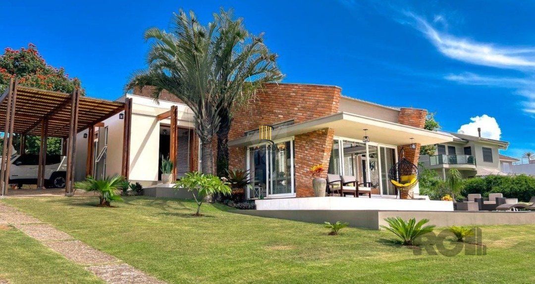 Casa à beira do lago na área central do condomínio com 4 suites - Pilar Imóveis