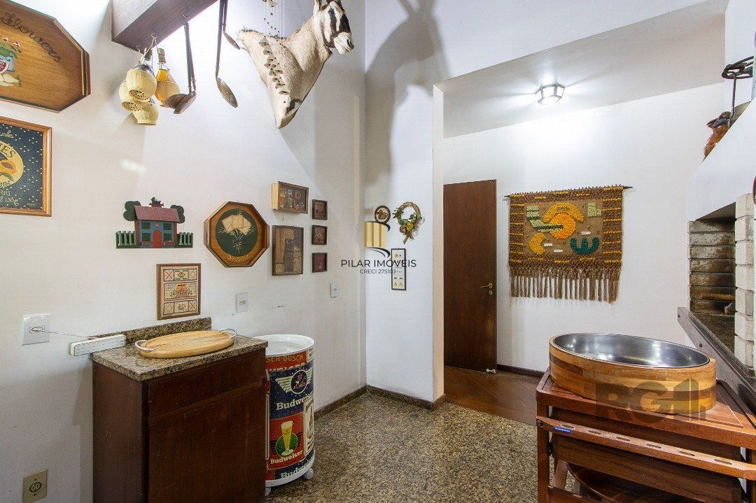 Casa de Condomínio 6 dormitórios no bairro Cavalhada