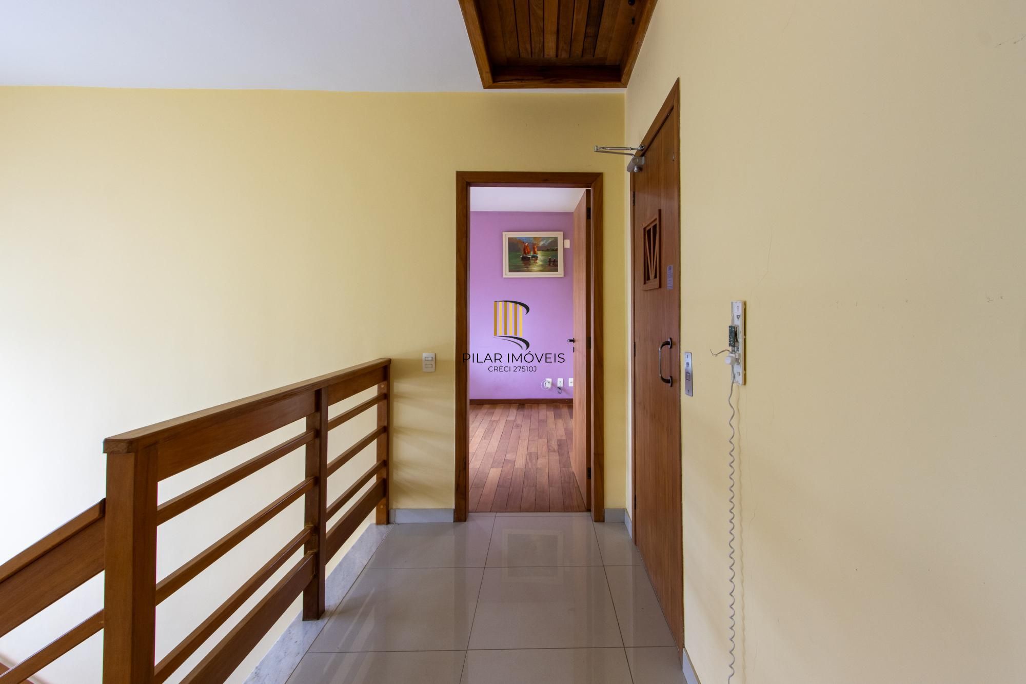 Casa para Venda - 470m², 3 dormitórios, sendo 1 suites, 6 vagas - Nonoai