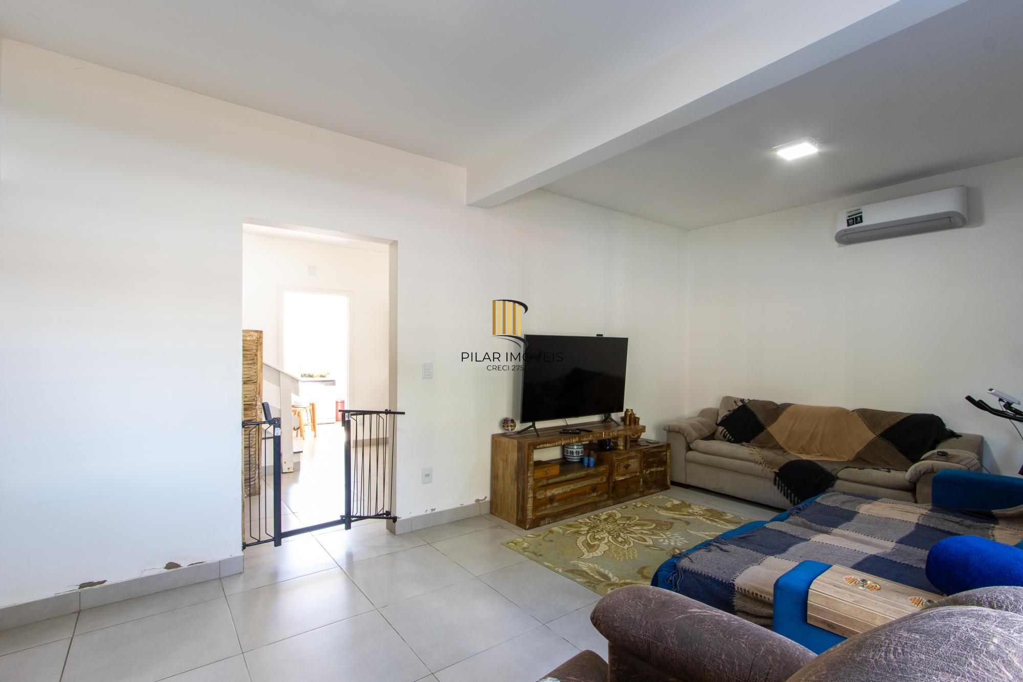 Casa 3 Dormitórios no Bairro Tristeza com 2 Vagas de Garagem