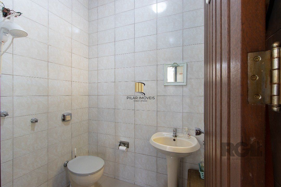 Casa para Venda - 300m², 3 dormitórios, sendo 1 suites, 4 vagas - Nonoai