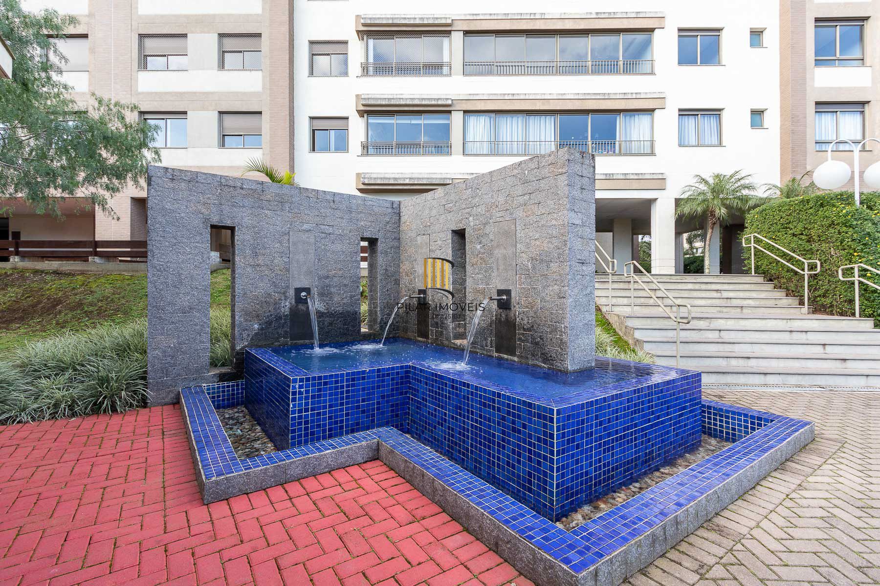 Apartamento totalmente reformado e impecável para locação - 3 quartos sendo uma suíte - Bairro Cavalhada