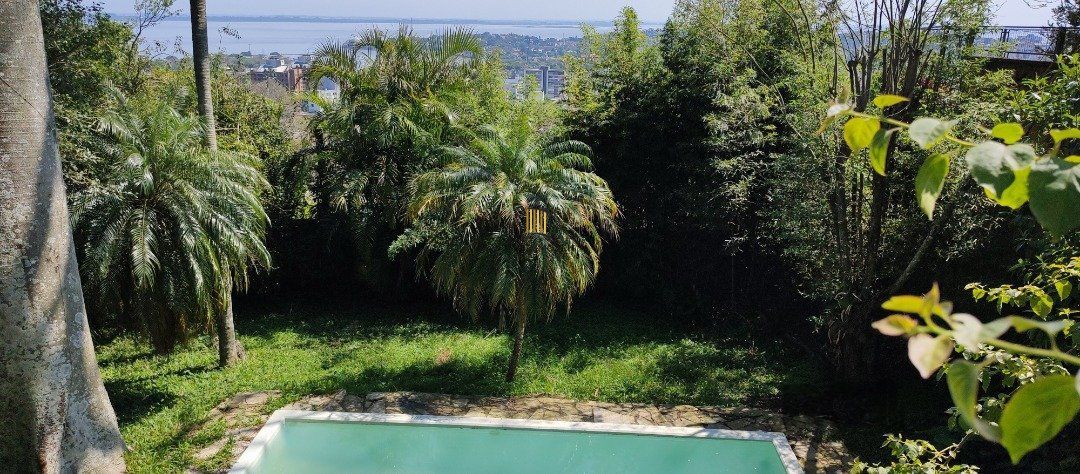 Casa com 4 quartos, suite, piscina, amplo terreno - Bairro Sétimo Céu