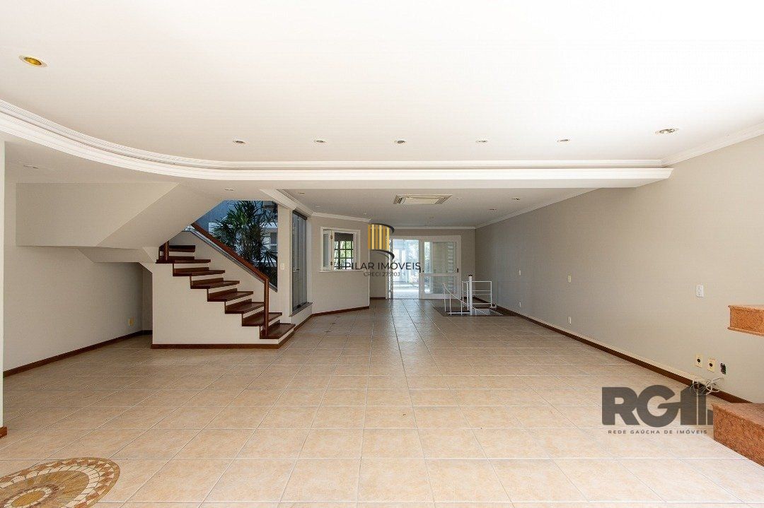 BELO SOBRADO, 3 QUARTOS, 1 SUITE, PISCINA, 320m² PRIVATIVOS - TRISTEZA