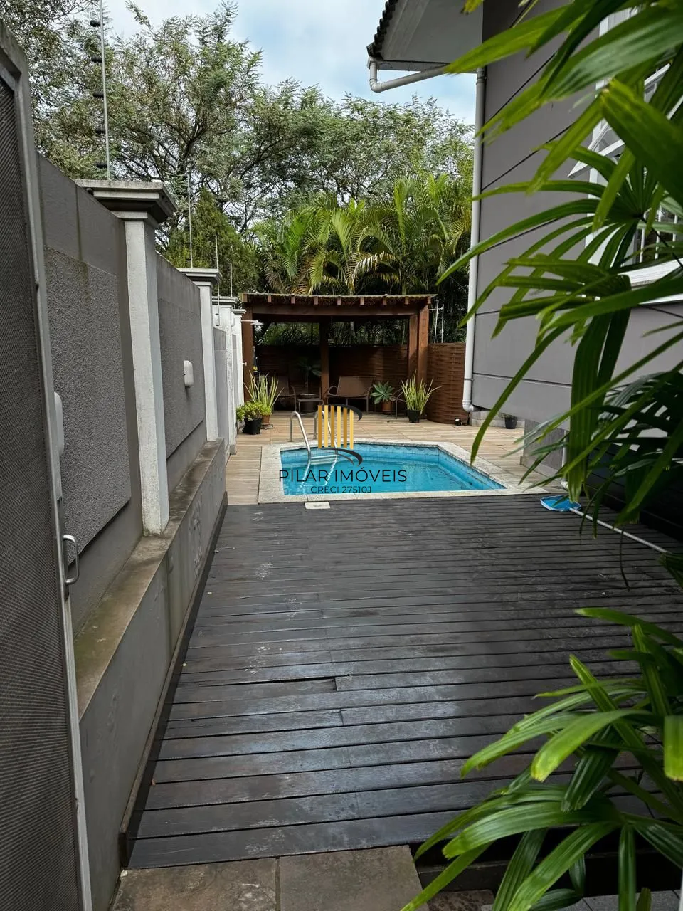 Casa 5 dormitórios no bairro Chácara das Pedras