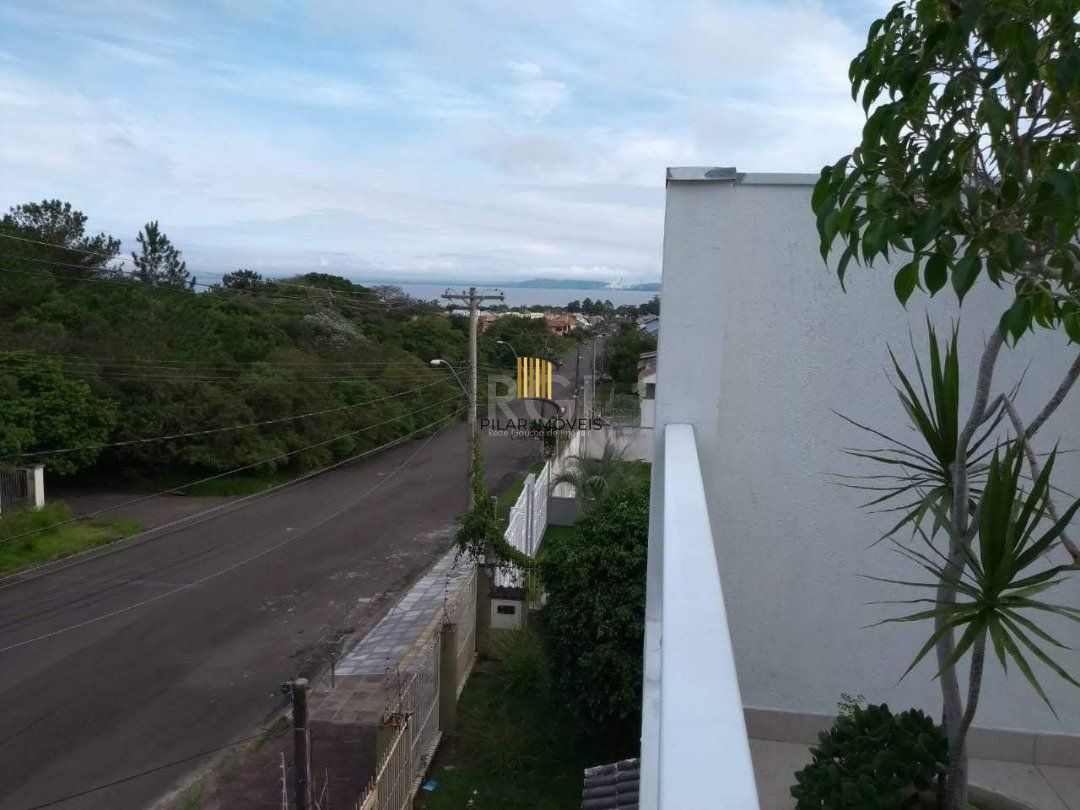 Casa linda com vista para o Rio com 3 pavimentos  com duas suíte