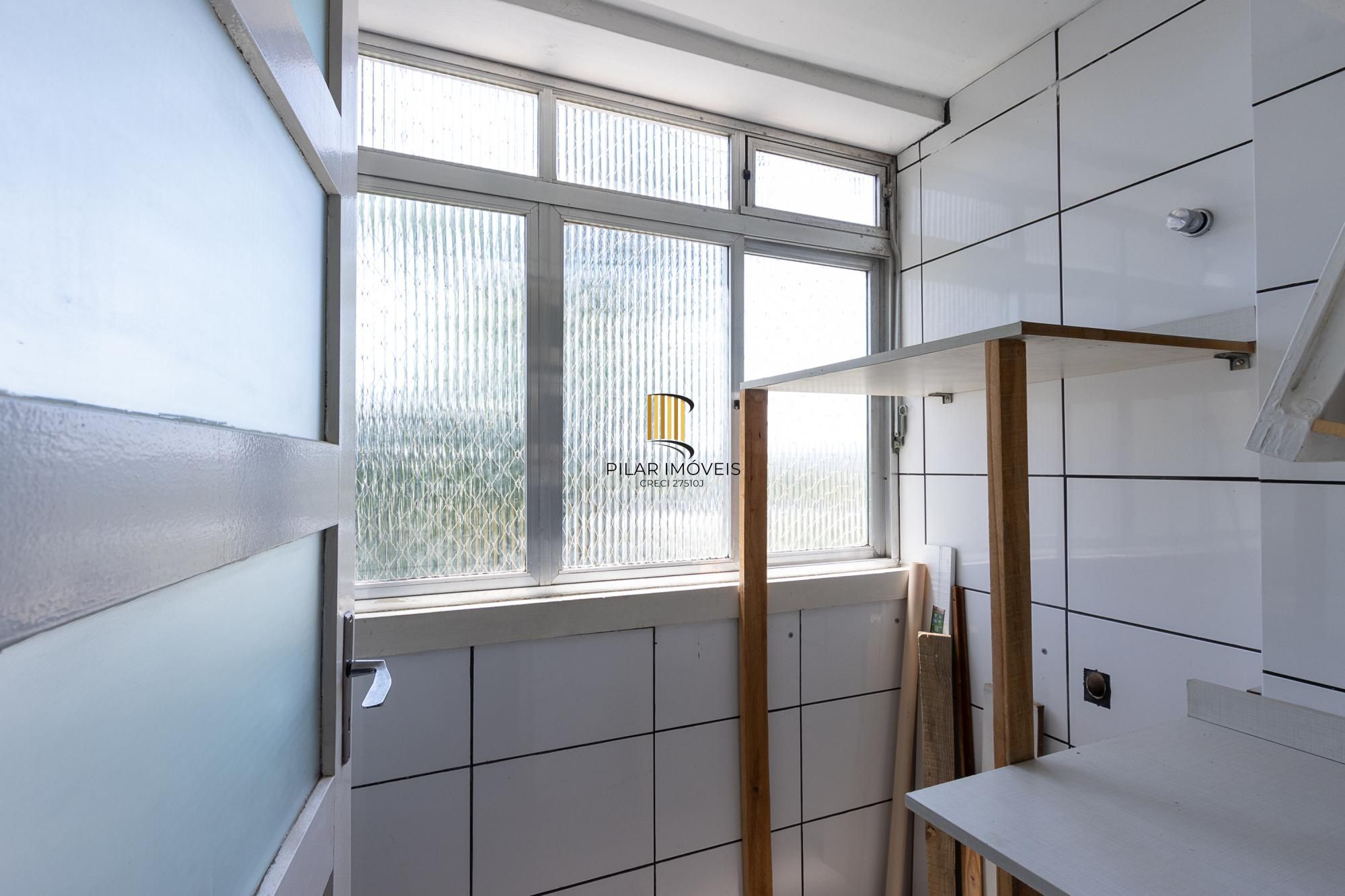 Apartamento, desocupado, 2 dormitórios e vaga escriturada, elevador -Cavalhada