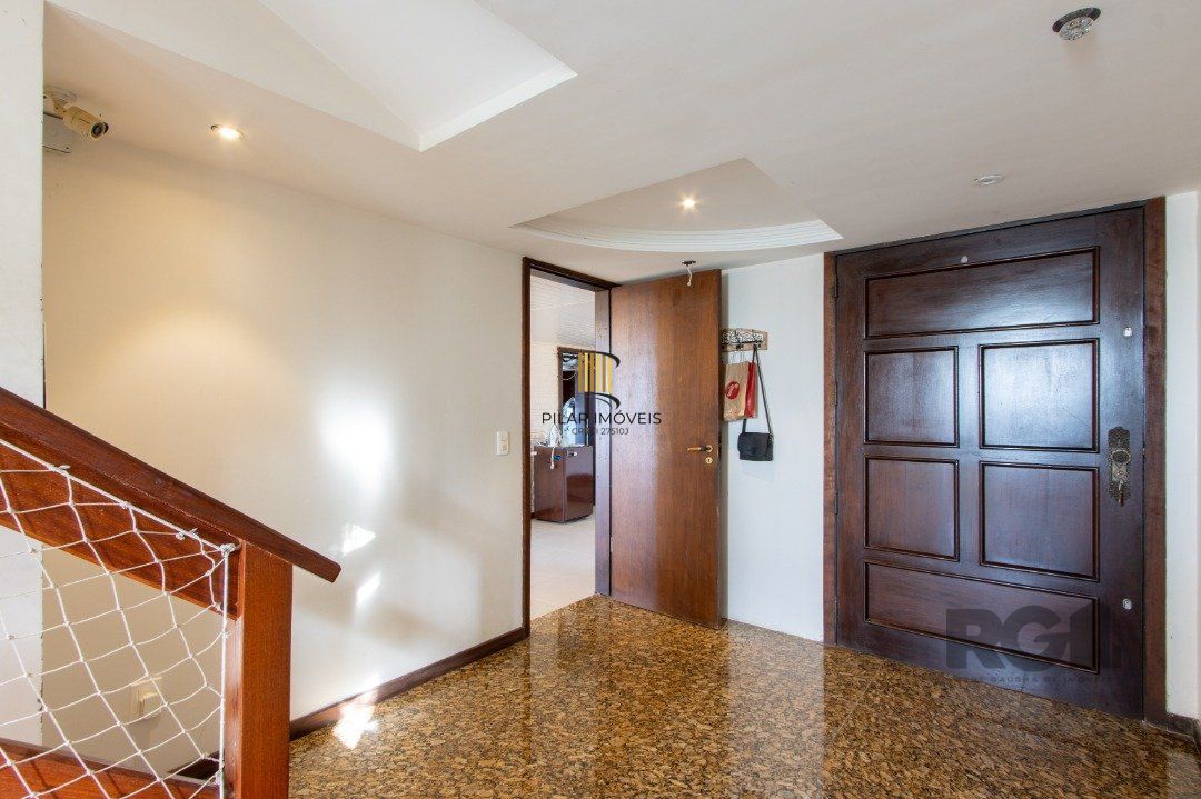 Casa 5 dormitórios no bairro Teresópolis