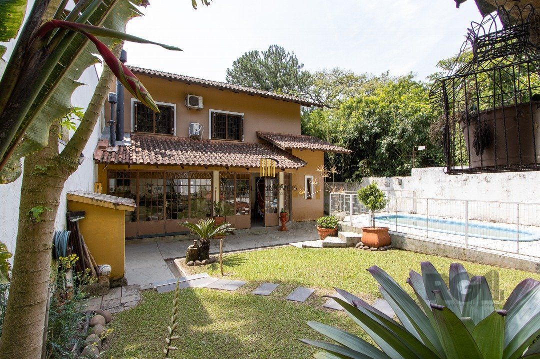Casa para Venda - 300m², 3 dormitórios, sendo 1 suites, 4 vagas - Nonoai