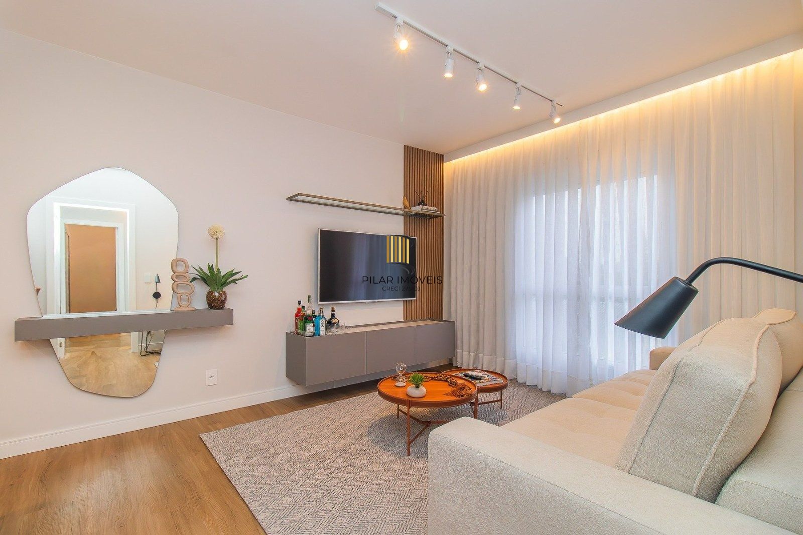 Apartamento mobiliado e reformado no Passo da Areia