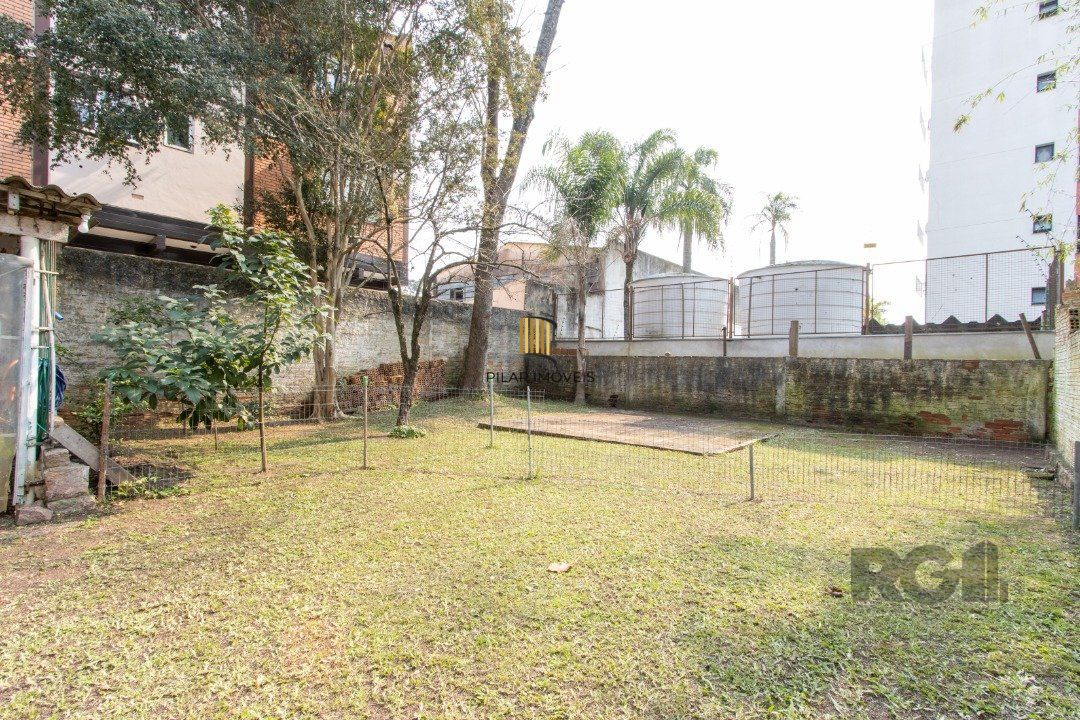 Casa 7 dormitórios no bairro Camaquã