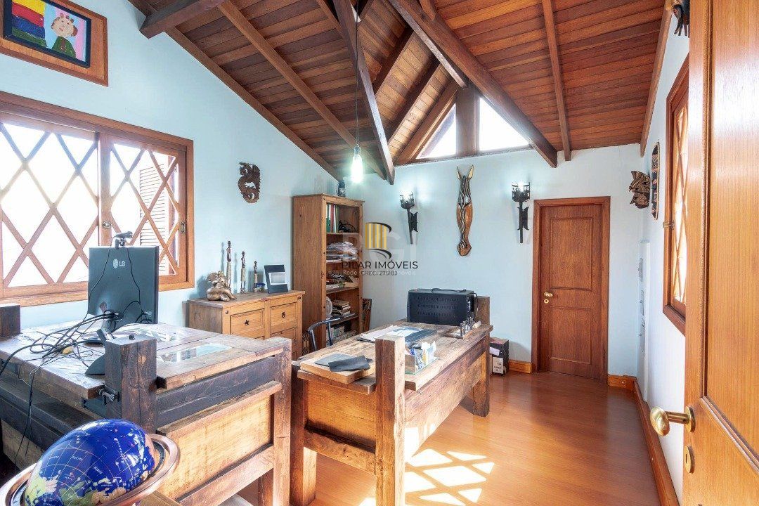 Casa para Venda - 451.63m², 5 dormitórios, sendo 1 suites, 4 vagas - Cristal