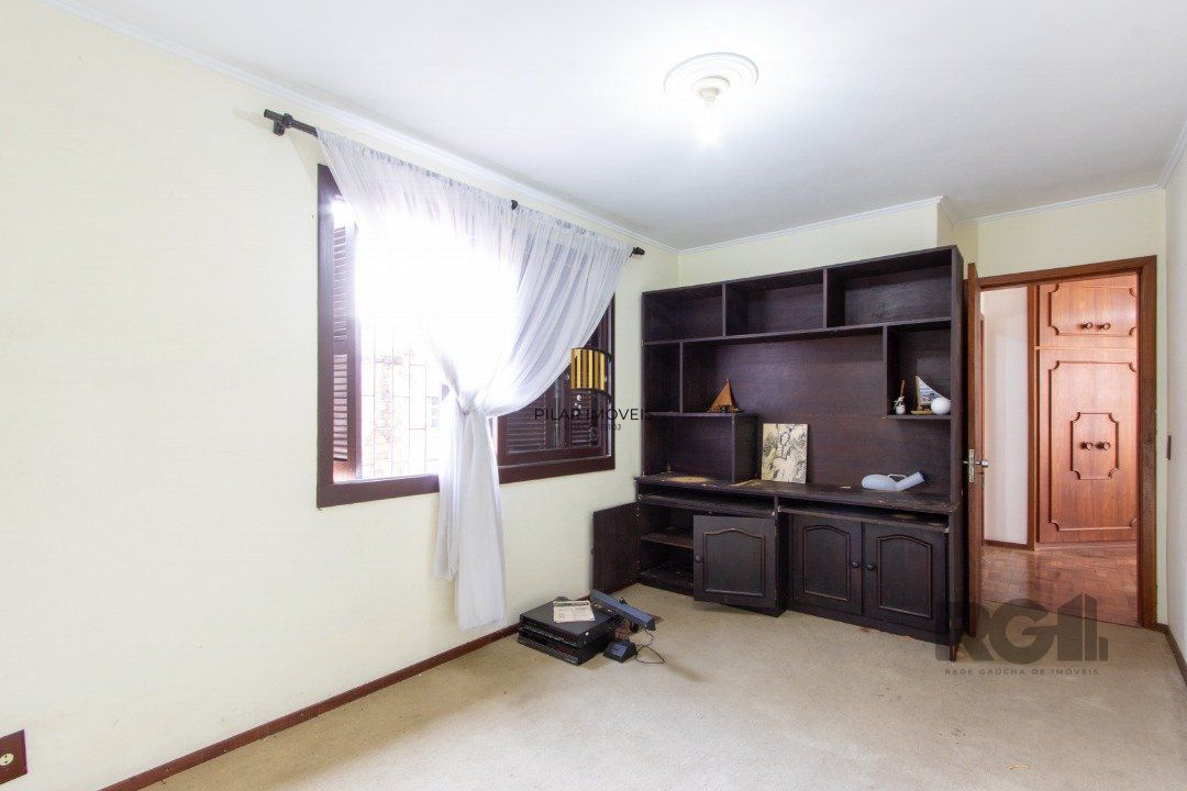 Casa para Venda - 72.6m², 4 dormitórios, sendo 1 suites, 6 vagas - Camaquã