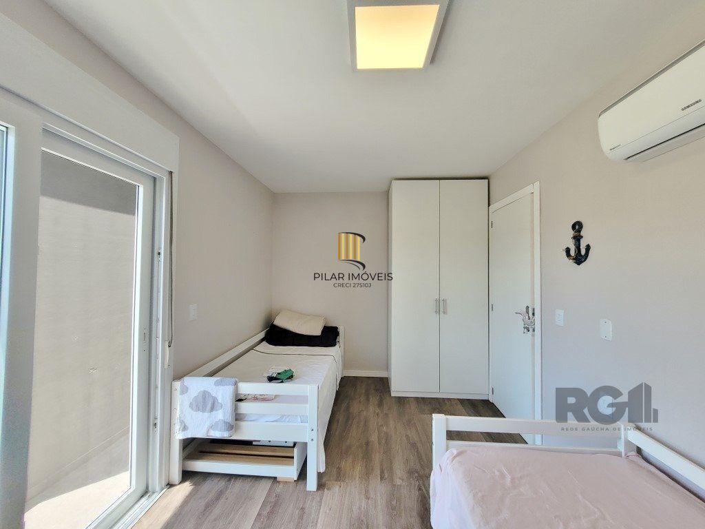Excelente Sobrado de esquina,  com vista para o lago,  próximo ao clube social, no Condomínio Acqualina Beach,  localizado na praia de Maristela , em Xangri-La,.  Possui 4 dormitórios, sendo 3 suítes,