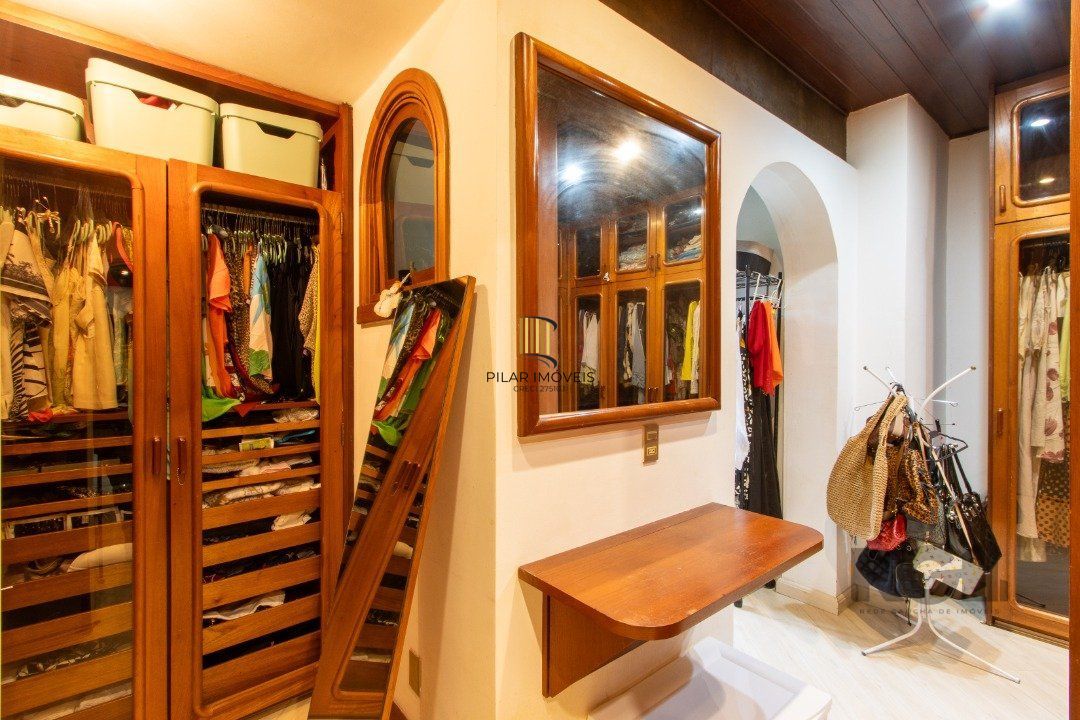 Casa para Venda - 645m², 4 dormitórios, sendo 4 suites, 11 vagas - Tristeza