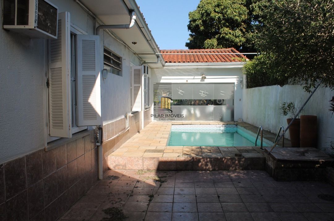 Casa para Venda - 221m², 3 dormitórios, sendo 1 suites, 4 vagas - Tristeza