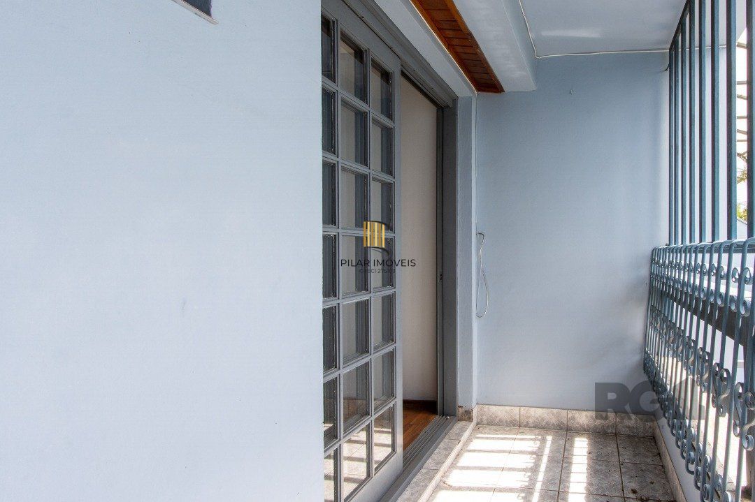 Casa 4 dormitórios no bairro Nonoai