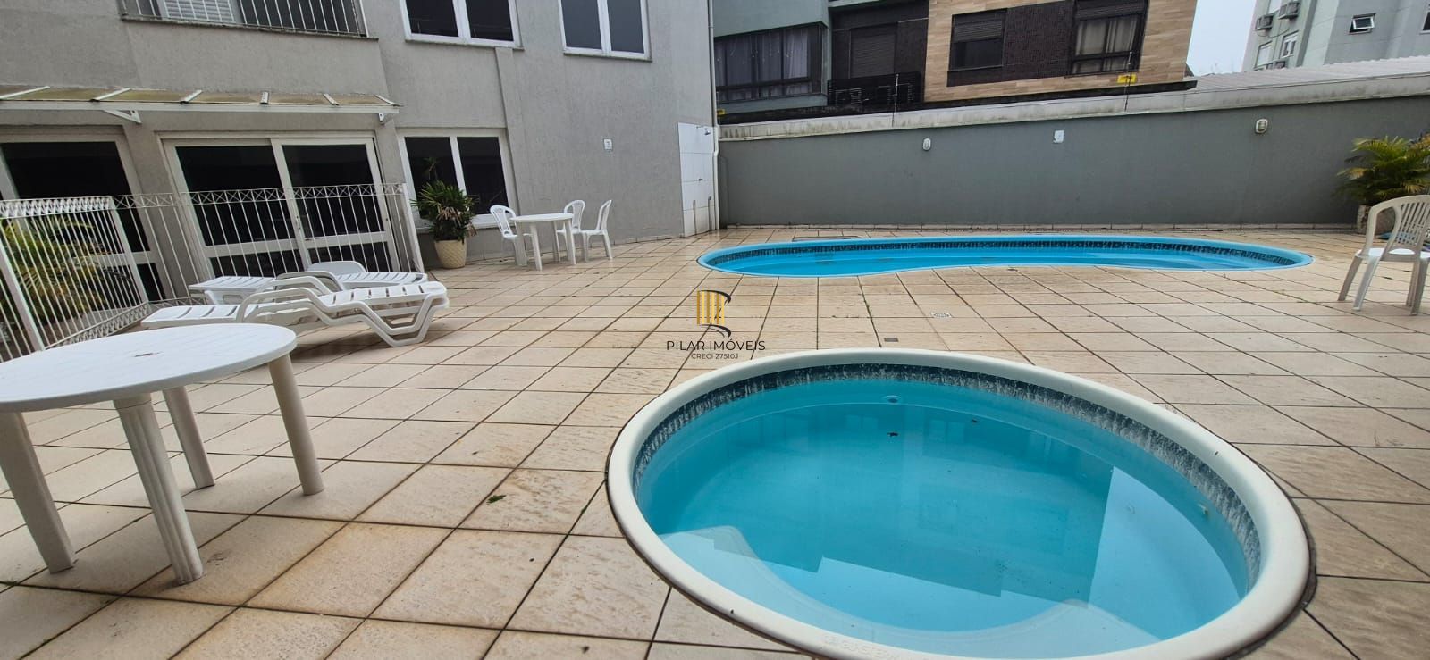 Apartamento de 3 dormitórios, 1 suíte e 1 vaga de garagem no bairro Pedra Redonda.