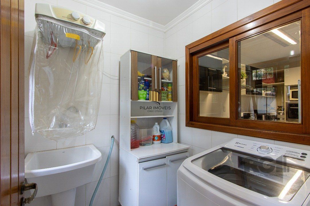 Casa para Venda - 300m², 5 dormitórios, sendo 1 suites, 4 vagas - Portal do Guarujá