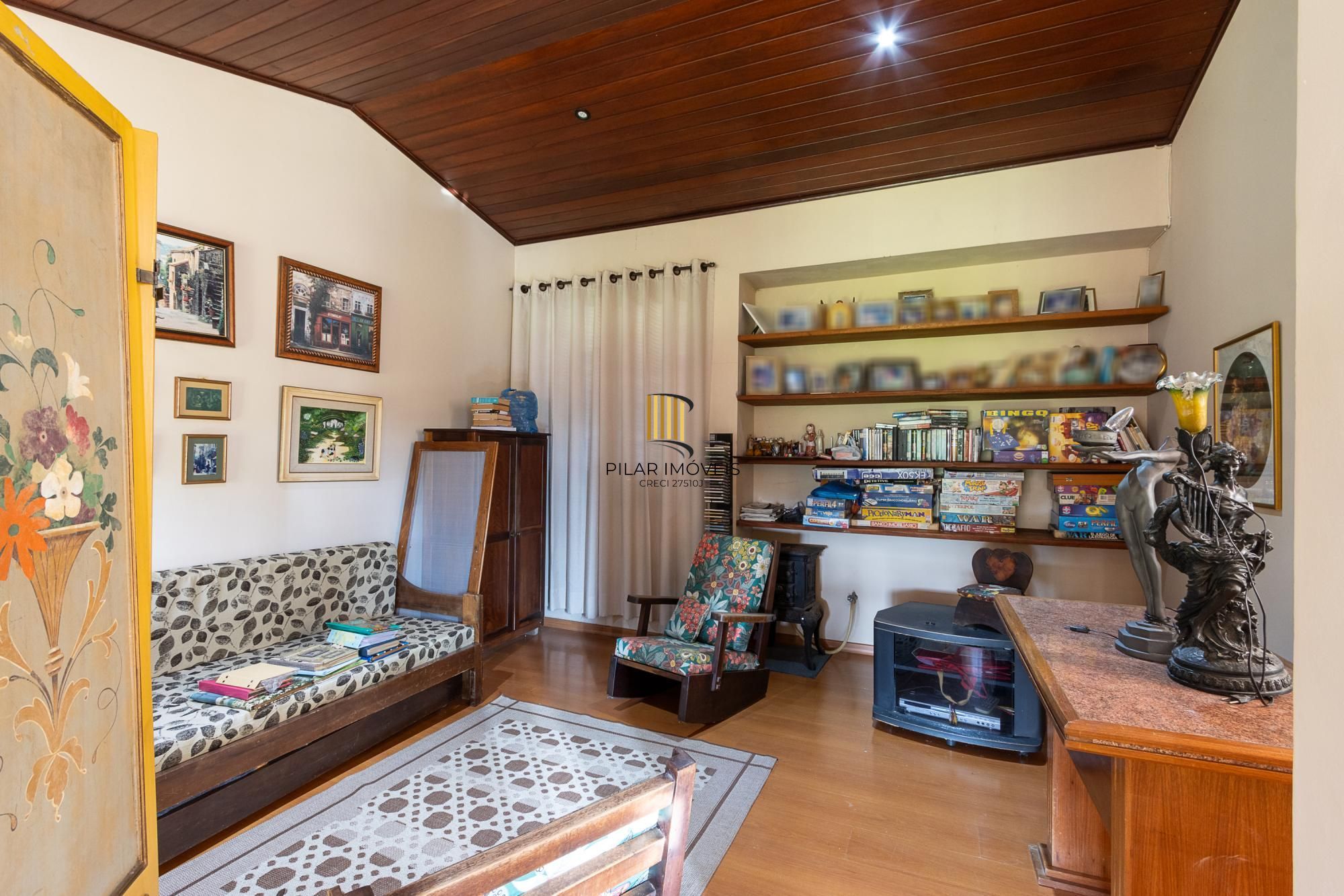 Casa em condomínio á venda com 6 dormitórios em Porto Alegre