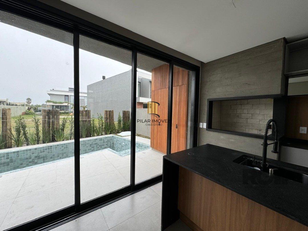 Casa de Condomínio 4 dormitórios no bairro Centro