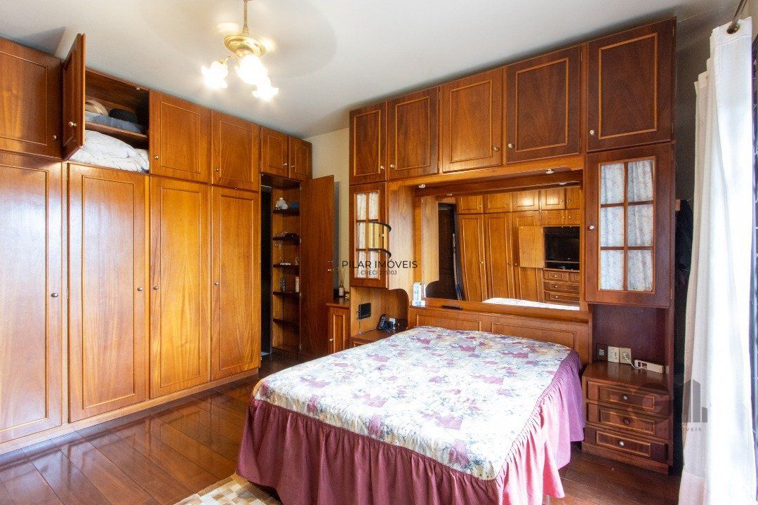 Casa para Venda - 500m², 4 dormitórios, sendo 1 suites, 4 vagas - Coronel Aparício Borges
