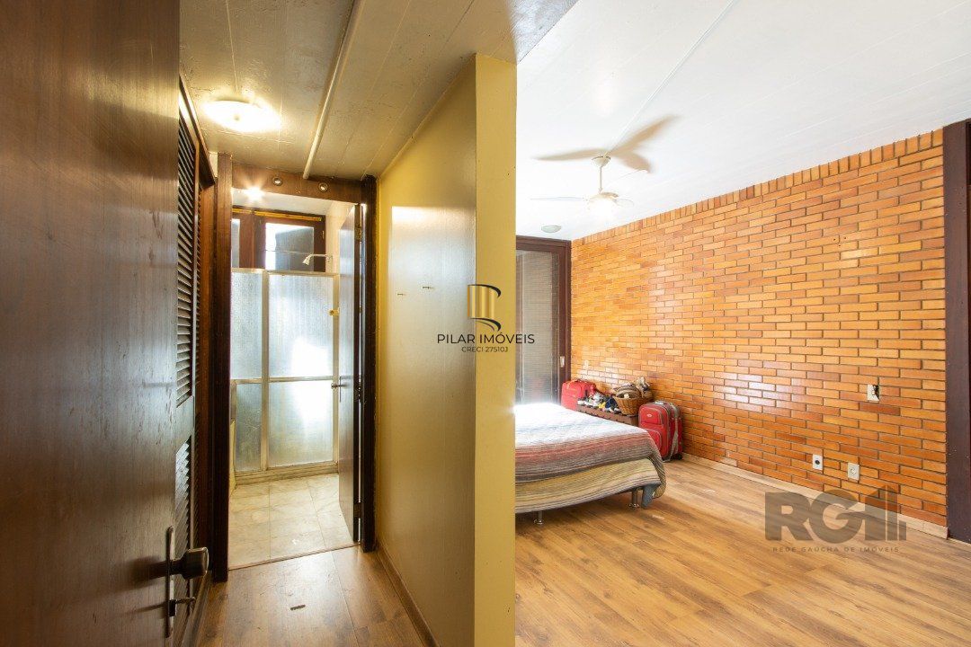 Casa com 724 m² privativos, 4 dormitórios sendo 4 suítes, 6 vagas sendo 3 cobertas