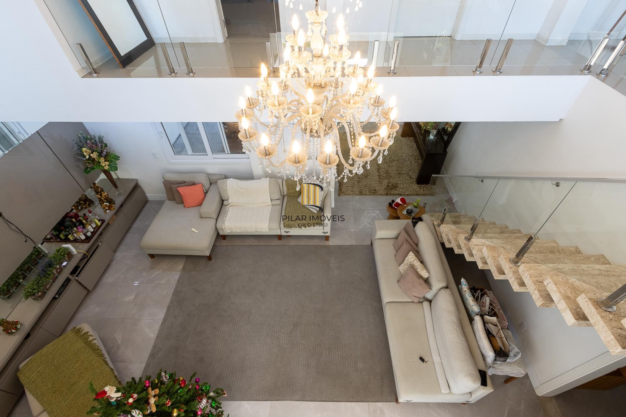 Excelente casa de 3 dormitórios, 3 suítes e 2 vagas no bairro Cavalhada.