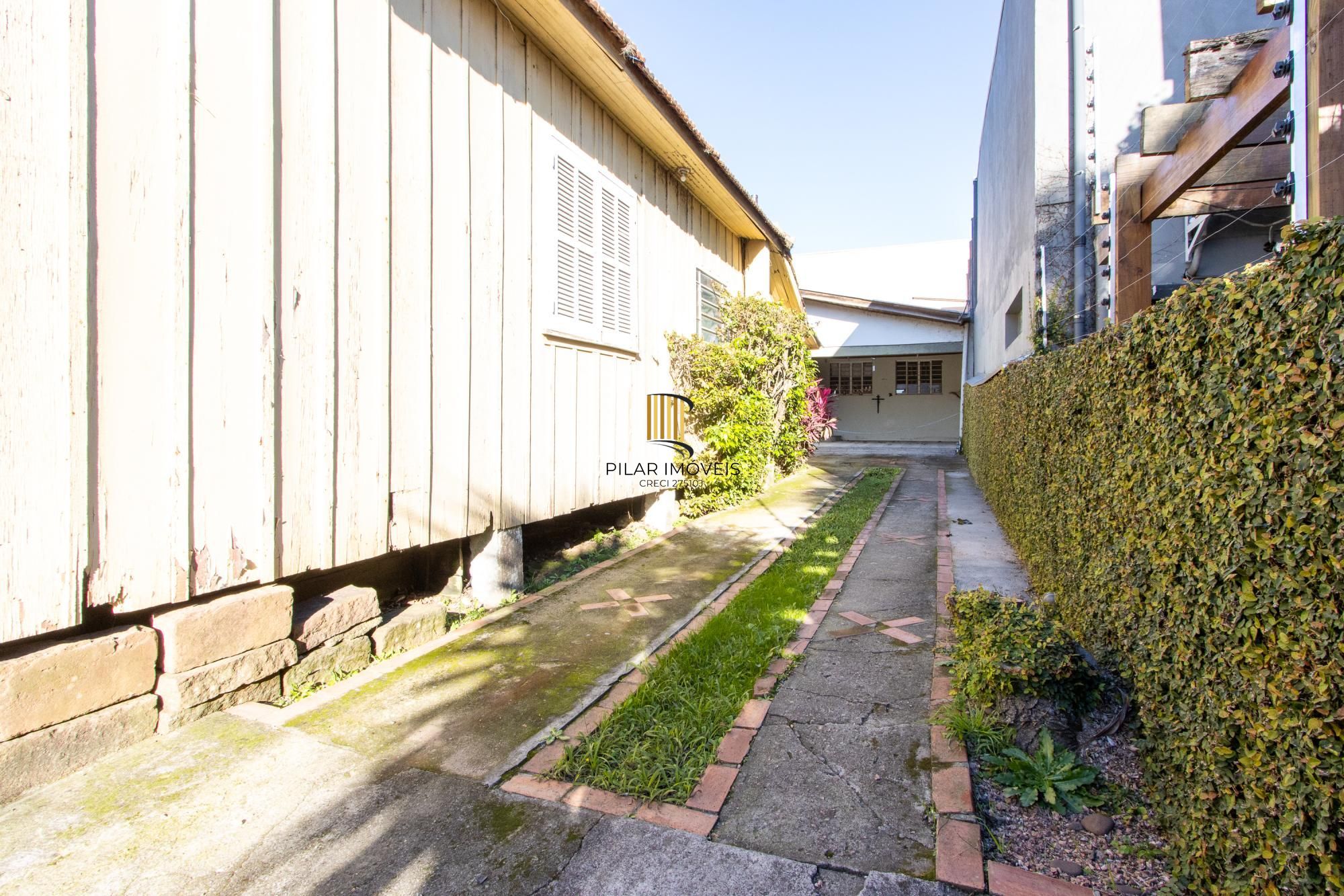 Casa de alvenaria com 104,37m² 3 dormitórios sendo 1 suíte, 2 vagas cobertas