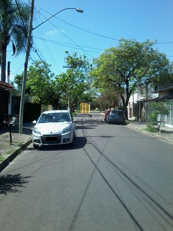 Casa Ampla com 2 pavimentos , grande pátio