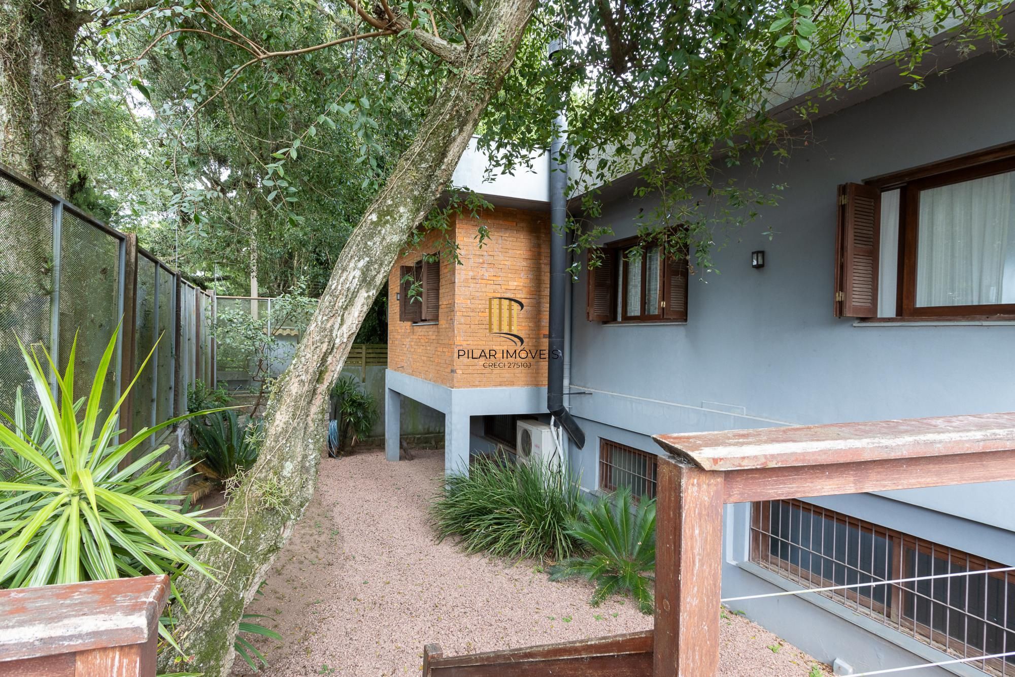 Casa com 6 quartos à venda  bairro Espírito Santo, Porto Alegre.