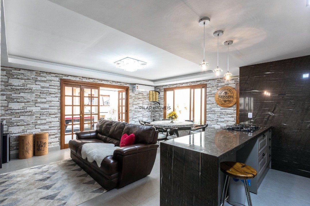 Casa para Venda - 293.76m², 3 dormitórios, sendo 1 suites, 6 vagas - Guarujá