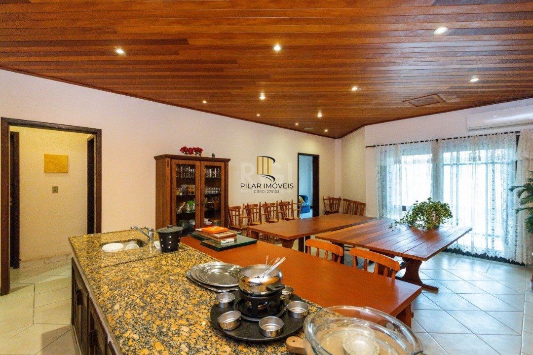 Excelente residência com 5 dormitórios, sendo 1 suíte