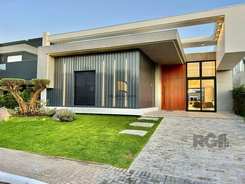 Casa térrea no Condomínio Velas da Marina com 4 suítes, piscina e 243m² privativos