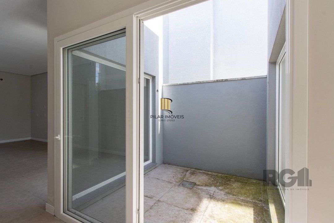 Casa de Condomínio 3 dormitórios no bairro Chapéu do Sol
