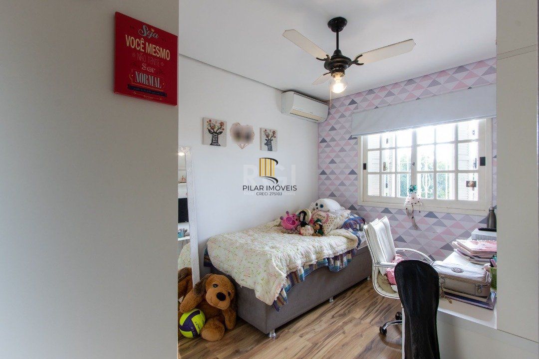 Casa 3 dormitórios no bairro Guarujá