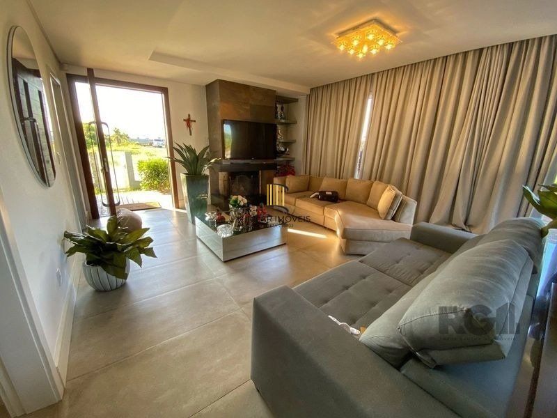 Casa 4 dormitórios no bairro Atlântida