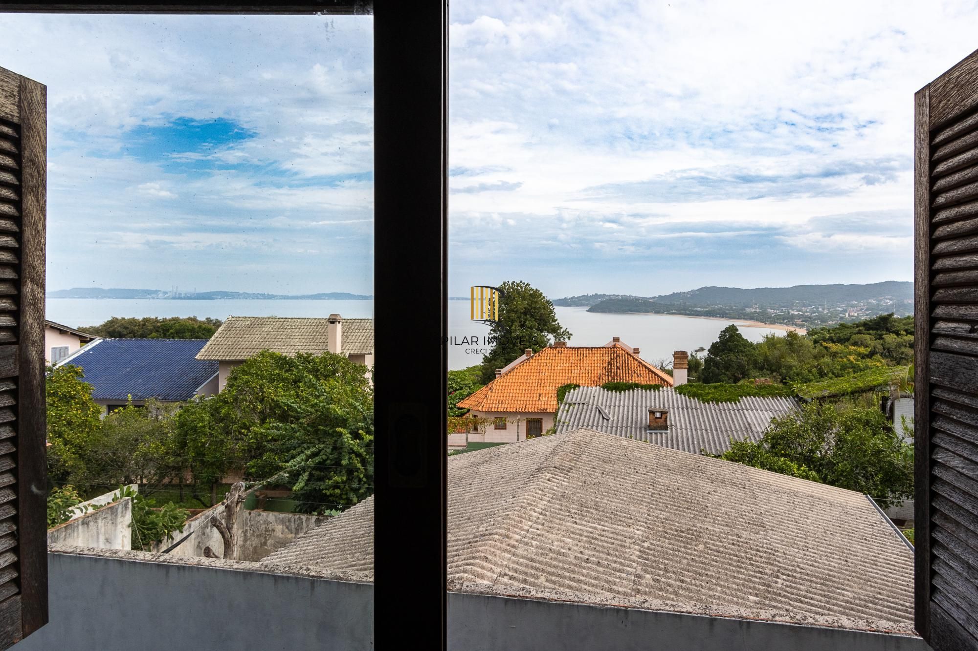 Casa com 6 quartos à venda  bairro Espírito Santo, Porto Alegre.
