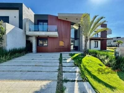 Casa de Condomínio 4 dormitórios no bairro Centro