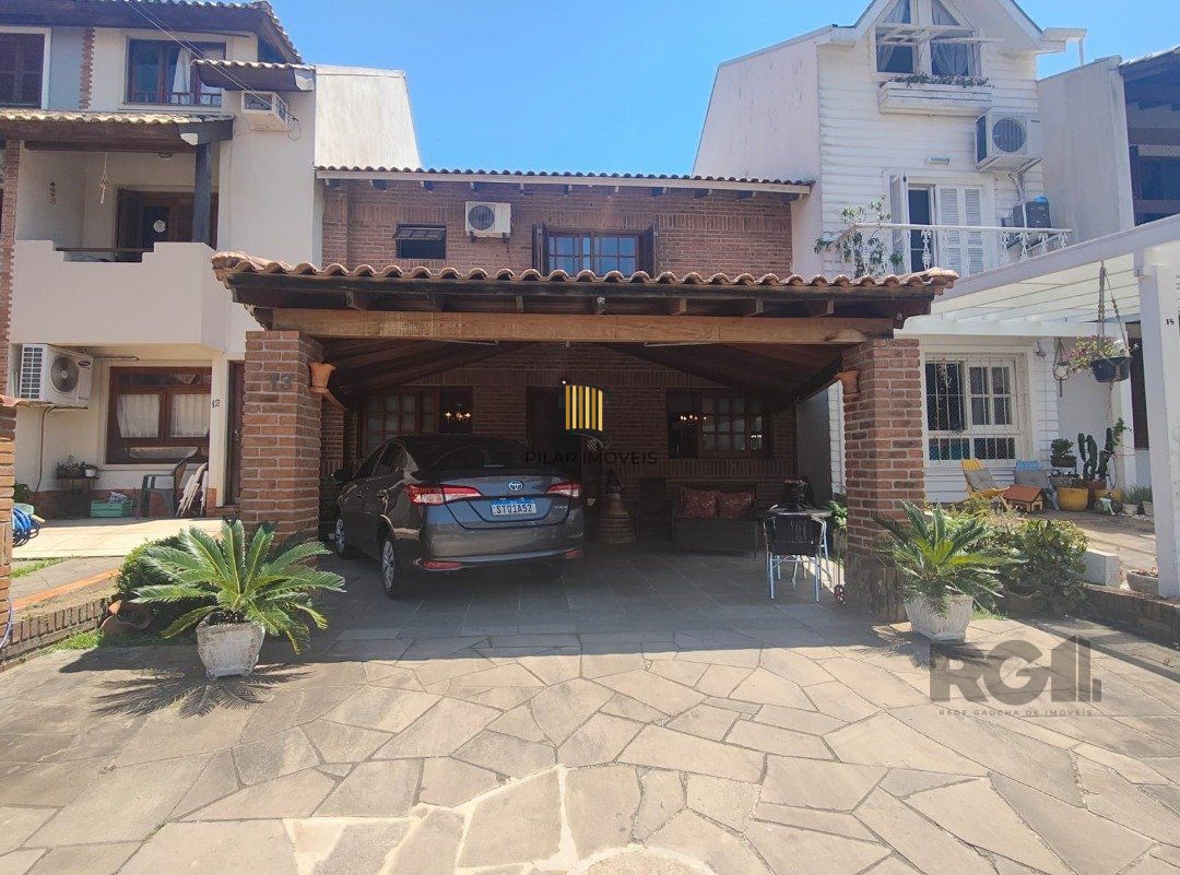 Casa de Condomínio 3 dormitórios no bairro Cavalhada