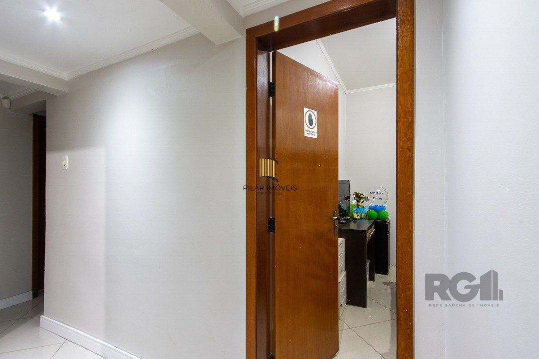 Casa 6 dormitórios no bairro Cristal