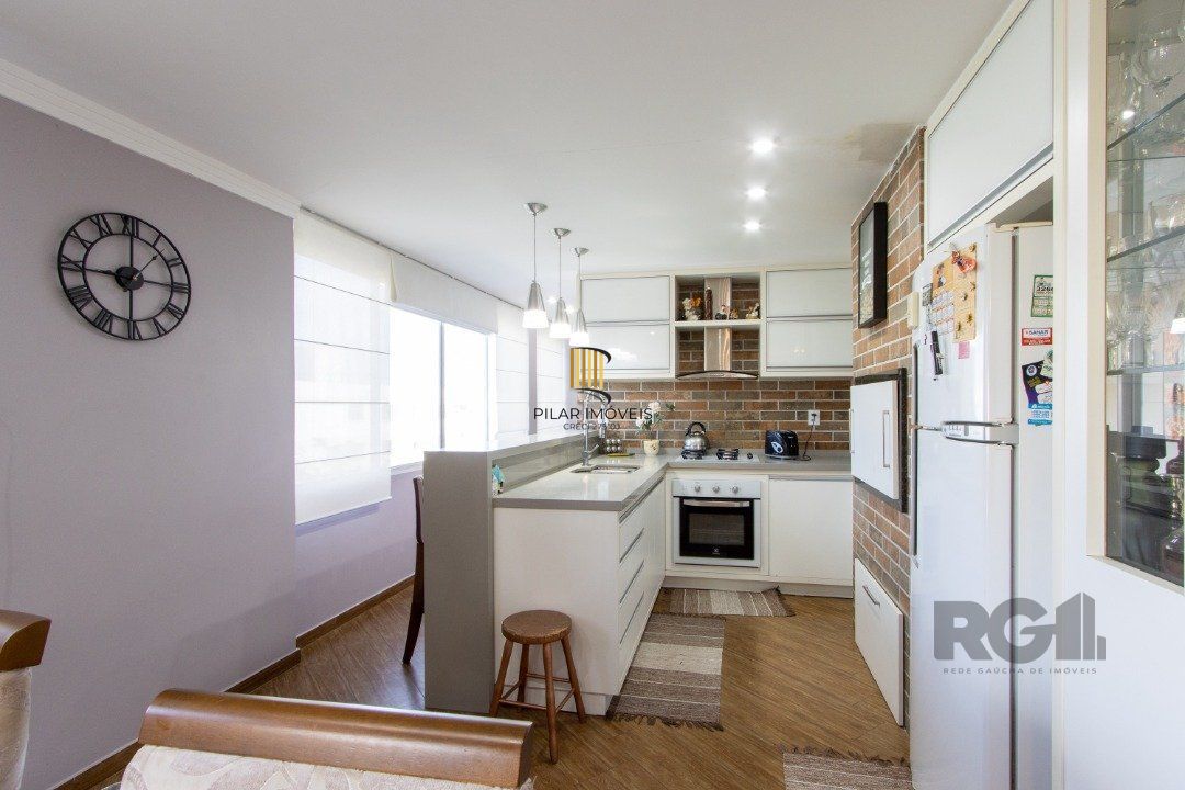 Apartamento reformado de 124m² privativos- 3 dormitórios sendo 1 suíte no bairro Medianeira
